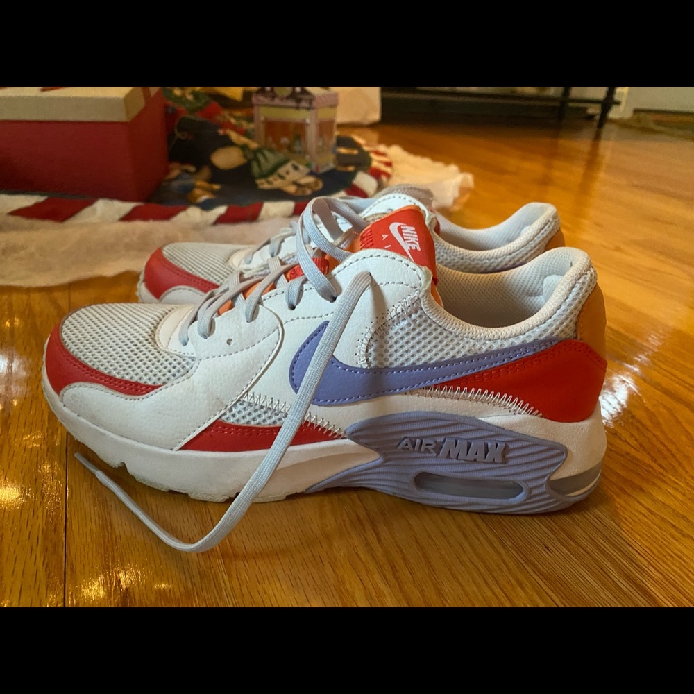 Nike Airmax, barely worn. Size 9 Women’s.